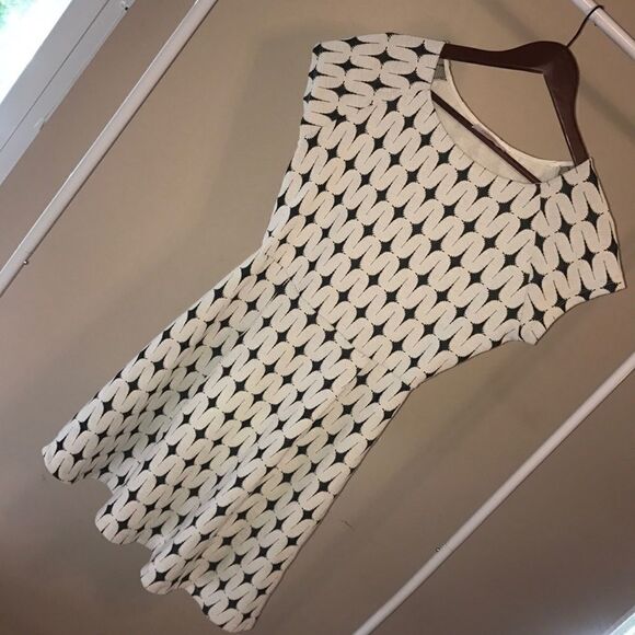 Renee C Geometric Print Skater Dress - Size Medium - Picture 7 of 7